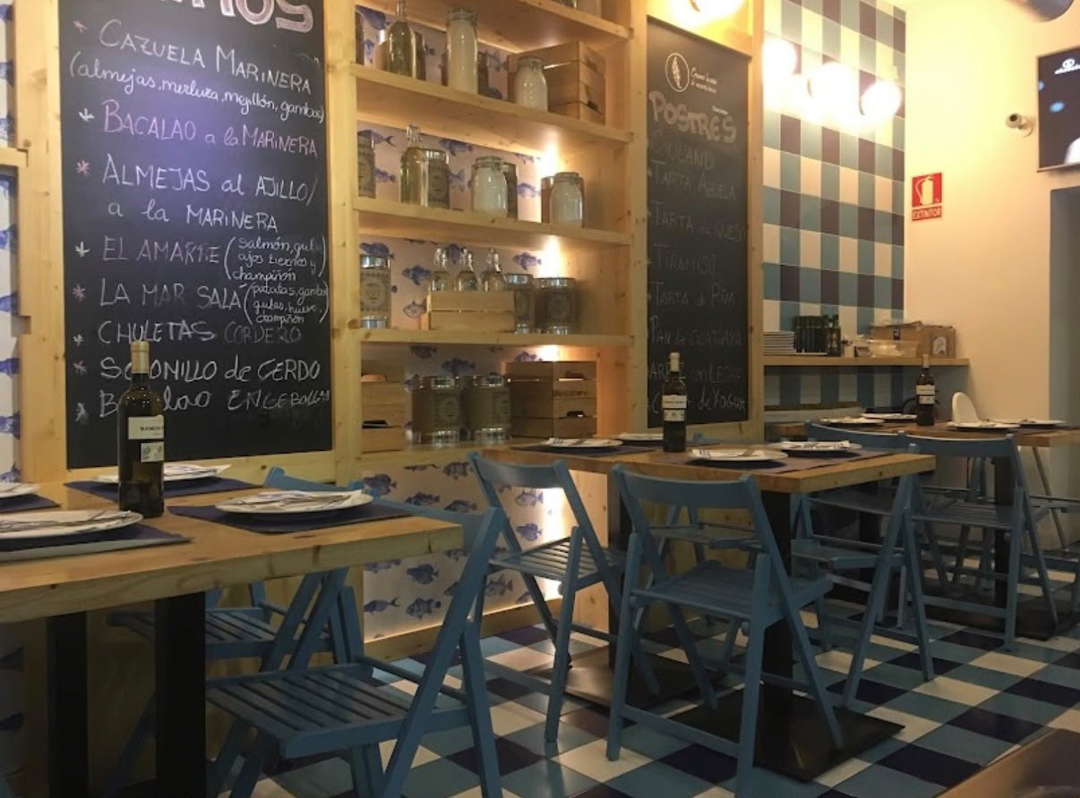 Mesas preparadas en el comedor de La Mar Salá